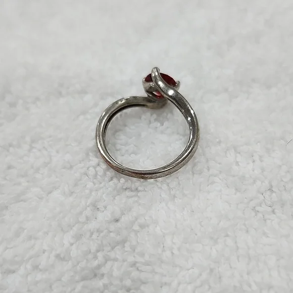 VINTAGE BYPASS-STYLE RING with RED GARNET - Picture 4 of 4
